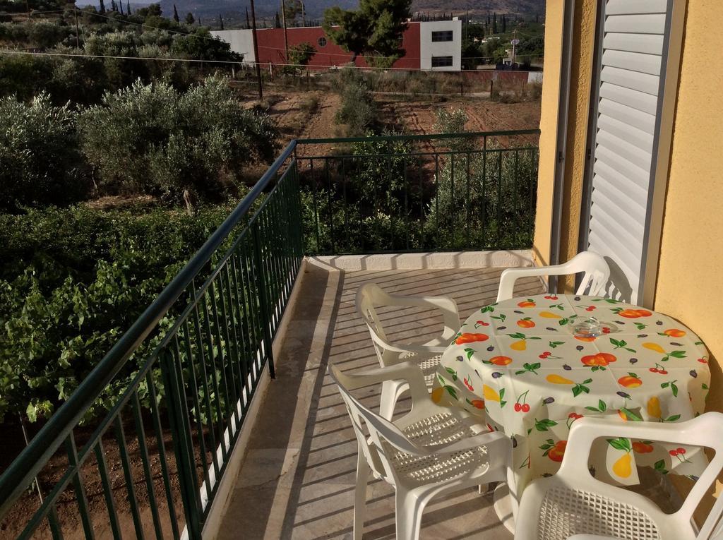Apartments Rania Толон Стая снимка